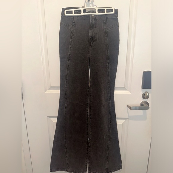 WE THE FREE. Flare Jeans. Size 26 - Picture 3 of 6